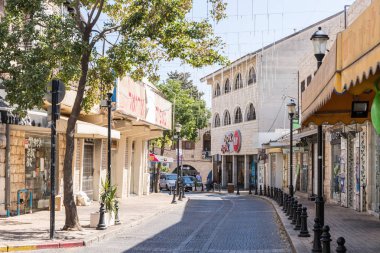 Safed, İsrail, 08 Eylül 2018: Safed eski şehir Yahudi mahallesinde sabahın erken saatlerinde sakin bir sokakta