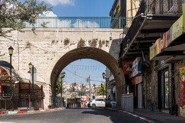 Safed, İsrail, 08 Eylül 2018: Safed eski şehir Yahudi mahallesinde sabahın erken saatlerinde sakin bir sokakta
