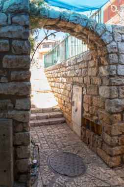Safed, İsrail, 08 Eylül 2018: Safed eski şehir Yahudi mahallesinde sakin bir sokakta