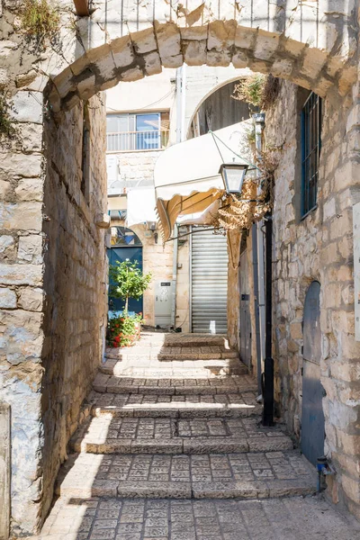 Safed, İsrail, 08 Eylül 2018: Safed eski şehir Yahudi mahallesinde sakin bir sokakta