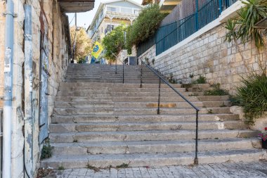 Safed, İsrail, 08 Eylül 2018: merdiven yukarı Safed eski şehir Yahudi mahallesinde önde gelen.