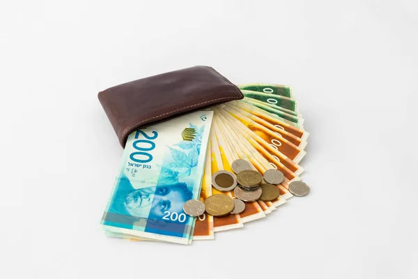 Geldbörse Aus Braunem Leder Und Ein Stapel Banknoten Und Mehrere — Stockfoto