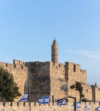 Kudüs, İsrail David Tower yakınındaki eski şehir surlarındaki günbatımı ışığında görüntülemek