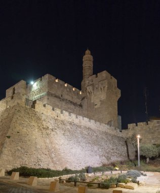 Eski Kudüs şehri, Jaffa Gate, İsrail yakınındaki duvarlarında geceleri görüntülemek