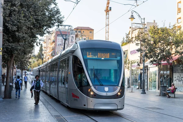 Jeruzalem Israël September 2018 Jeruzalem Stad Tram Rijdt Een Van — Stockfoto
