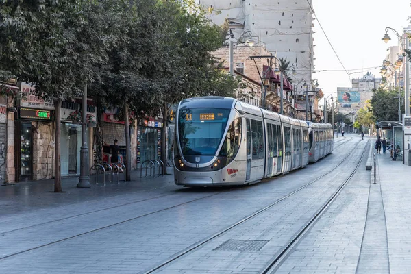 Jeruzalem Israël September 2018 Jeruzalem Stad Tram Rijdt Een Van — Stockfoto