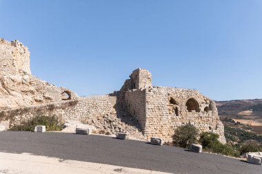 Kuzey İsrail 'deki Yukarı Celile' deki Lübnan sınırındaki Nimrod Kalesi 'nin kalıntıları..