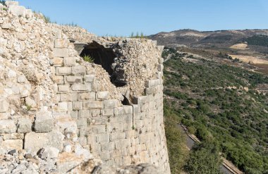 Yuvarlak kulede Nimrod üst sınır Kuzey İsrail ile Lübnan Celile'de bulunan kale kalıntılarının kale duvarından görüntülemek.