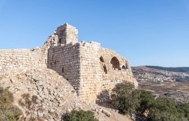 Yok edilen köşe kule, Nemrut üst sınır Kuzey İsrail ile Lübnan Celile'de bulunan kale.