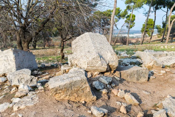 Resti Delle Colonne Sulle Rovine Del Tempio Romano Distrutto Situato — Foto Stock