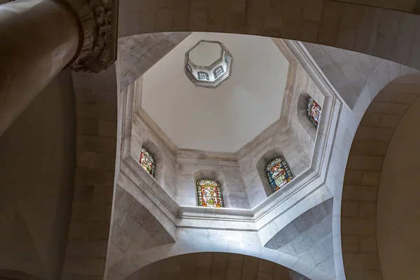 Jerusalem Israel November 2018 Stained Glass Ceiling Images Apostles Church — Stock Photo, Image