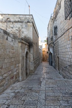 Kudüs, İsrail, 17 Kasım 2018: Kudüs'ün sessiz sokakları. Kudüs, İsrail'in eski şehir caddede Maruniler Manastırı