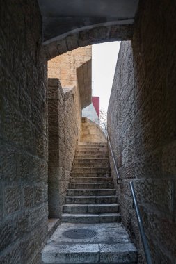 Kudüs, İsrail, 17 Kasım 2018: Kudüs'ün sessiz sokakları. Kudüs, İsrail'in eski şehirde giden adımlar