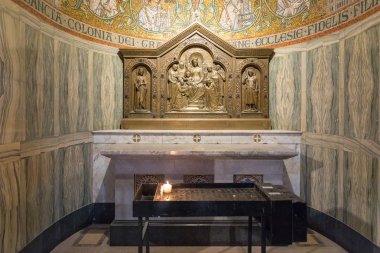 Kudüs, İsrail, 24 Kasım 2018: Dekoratif dekore sunak Dormition Abbey eski şehir Kudüs, İsrail