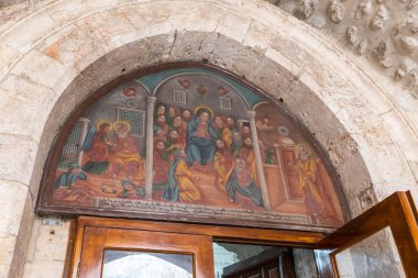 Kudüs, İsrail, 24 Kasım 2018: St. Mark Kilisesi - Suriye Ortodoks Kilisesi eski şehir Kudüs, İsrail için giriş üzerinde kutsal sahneleri boyalı