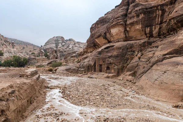 Wadi Musa Jordânia Dezembro 2018 Sepulturas Antigas Estrada Que Leva — Fotografia de Stock