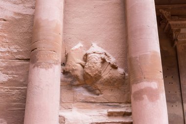 Wadi Musa, Ürdün, 06 Aralık 2018: Parçası Petra - Ürdün Wadi Musa şehirde Nabatean krallığının başkenti ve cephe Al-Khazneh