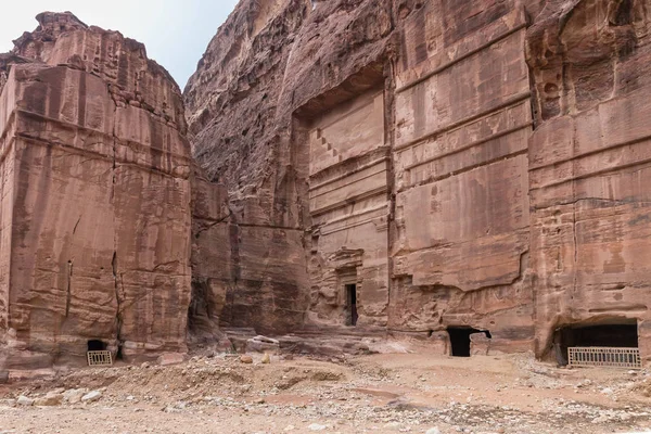 Wadi Musa Jordanien December 2018 Konstgjorda Fasaden Templet Ristade Röda — Stockfoto