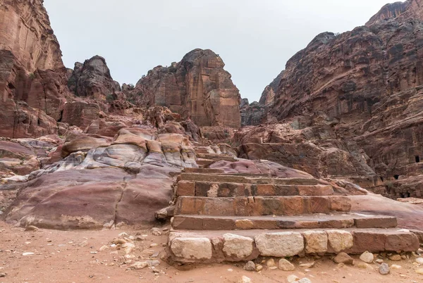 Röda Bergen Runt Petra Huvudstaden Nabateanska Kungarikets Wadi Musa Stad — Stockfoto
