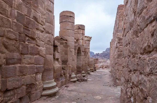 Wadi Musa Jordânia Dezembro 2018 Passagem Entre Corredores Templo Romano — Fotografia de Stock