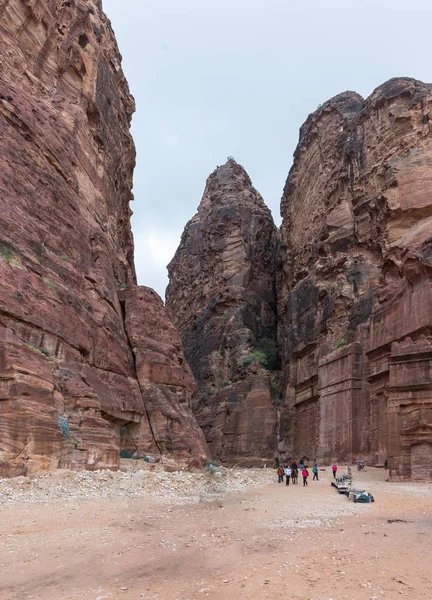 Wadi Musa Jordanië December 2018 Talrijke Toeristen Gaan Weg Tussen — Stockfoto