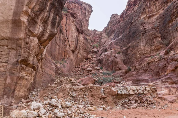 Siq Desfiladeiro Que Atravessa Muralhas Rocha Vermelha Até Petra Capital — Fotografia de Stock