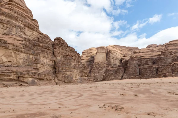 Alta Gama Montanhas Deserto Wadi Rum Perto Cidade Aqaba Jordânia — Fotografia de Stock