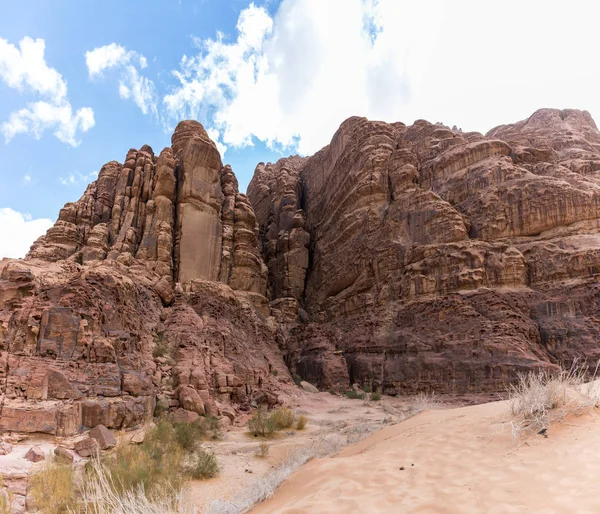 Hoge Bergketen Wadi Rum Woestijn Buurt Van Aqaba Stad Jordanië — Stockfoto