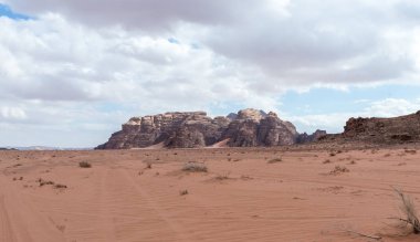 Wadi Rum çölde Ürdün Akabe city yakınındaki büyüleyici güzelliği