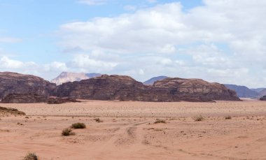 Wadi Rum çölde Ürdün Akabe city yakınındaki büyüleyici güzelliği