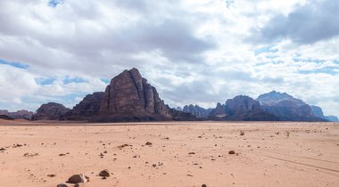 Wadi Rum çölde Ürdün Akabe city yakınındaki büyüleyici güzelliği