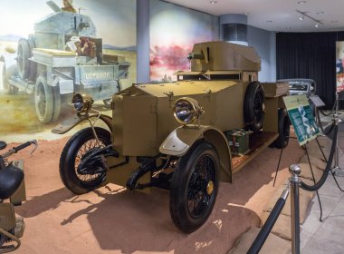 Amman, Ürdün, 07 Aralık 2018: Ordu zırhlı araç İkinci Dünya Savaşı, Amman, Jordan'ın başkenti Kral Abdullah II araba Müzede Sergi.