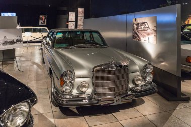 Amman, Ürdün, 07 Aralık 2018: Mercedes-Benz 300 Sel 6.3 1968, Amman, Jordan'ın başkenti Kral Abdullah II araba Müzede Sergi.