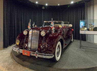 Amman, Ürdün, 07 Aralık 2018: Packard 12, İkili Cowl Phaeton 1938, Rollston 'un cesedi Ürdün' ün başkenti Amman 'daki King Abdullah II araba müzesinde sergilendi..