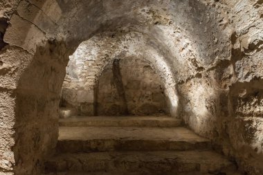 Irbid, Jordan, 08 Aralık 2018: İç Ajloun kale, olarak da bilinen Qalat ar-Rabad, Kuzeybatı Ürdün, Irbid şehir yakınında yer alan 12. yüzyıl Müslüman kale geçiştir