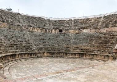 : Jerash, Jordan, 08 Aralık 2018: Büyük Roma şehir yılında 749: Jerash şehri Ürdün'de bulunan, bir deprem tarafından yok: Jerash - Gerasa, Güney tiyatro kalıntıları