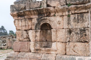 : Jerash, Jordan, 08 Aralık 2018: Güney büyük Roma şehir yılında 749: Jerash şehri Ürdün'de bulunan, bir deprem tarafından yok: Jerash - Gerasa, Decumanus Maximus Caddesi üzerinde yer alan Tetrakionion