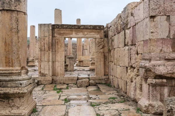 ヨルダン ジェラシュ市に位置するジェラシュ ヨルダン 2018 寺院の遺跡で 偉大なローマ都市のジェラシュ ゲラサ 749年広告に地震によって破壊された — ストック写真