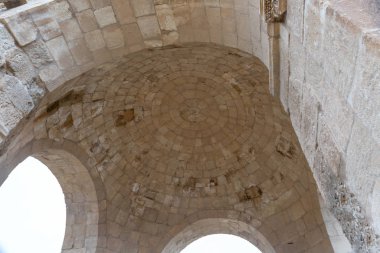 : Jerash, Jordan, 08 Aralık 2018: Kuzey parçası Tetrapylon büyük Roma şehir yılında 749: Jerash şehri Ürdün'de bulunan, bir deprem tarafından yok: Jerash - Gerasa, kalıntıları içinde