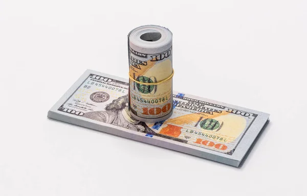 Ein Bündel Amerikanischer Dollars Stückelungen Von 100 Dollar Scheinen Zusammengerollt — Stockfoto