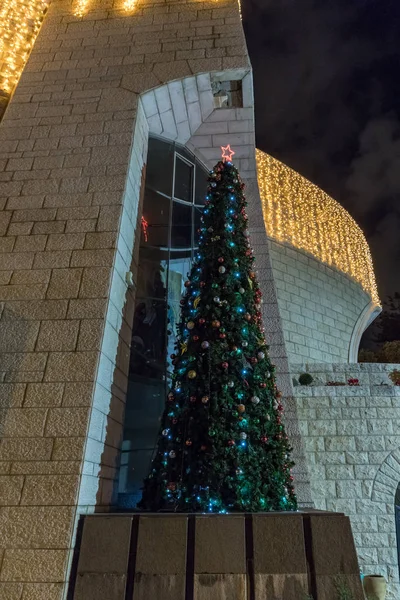 Haifa Israel Dezembro 2018 Árvore Natal Festivamente Decorada Avenida Sderot — Fotografia de Stock