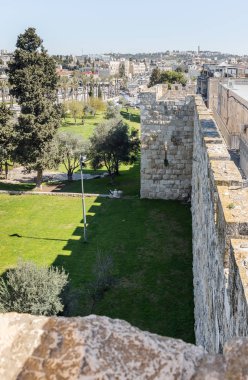 Duvar eski şehir Kudüs, İsrail Yeni Gate yakınındaki yaya parçası