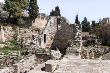 Avlunun havuzları Bethesda eski şehir Kudüs, İsrail'in antik kalıntılar
