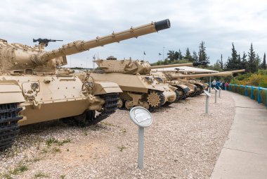 Tanklar, Israil 'in Latrun 'daki Zırhlı Kolordu Müzesi 'nin yakınında, Memorial sitesinde