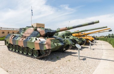 Tanklar, Israil 'in Latrun 'daki Zırhlı Kolordu Müzesi 'nin yakınında, Memorial sitesinde