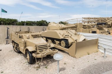 Mühendislik araçları, Israil 'in Latrun 'da Zırhlı Kolordu Müzesi 'nin yakınında Memorial site 'de