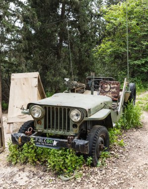 Amerikan ordusu namına Willys Mb, İsrail'in Latrun kentindeki Zırhlı Kolordu Müzesi'nin yakınındaki Anıt Alan'da