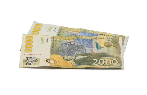 Två sedlar värt 2000 serbiska dinarer med ett porträtt av en klimatforskare Milutin Milankovic isolerade på en vit bakgrund — Stockfoto