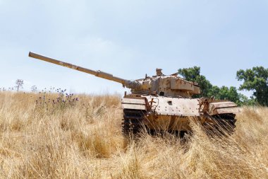 Yok edilen İsrail tankı İsrail 'in Golan Tepeleri' ndeki Kıyamet Günü 'nün (Yom Kippur Savaşı) ardından Suriye sınırına yakın.