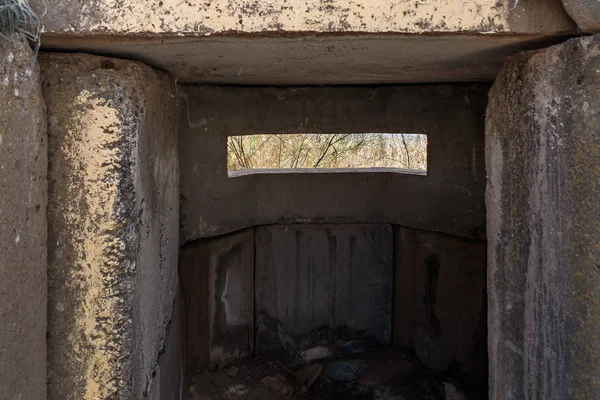 Gefechtskopf mit Schießscharte, der seit dem Krieg des Weltuntergangs (yom kippur war) auf den Golanhöhen in Israel geblieben ist — Stockfoto